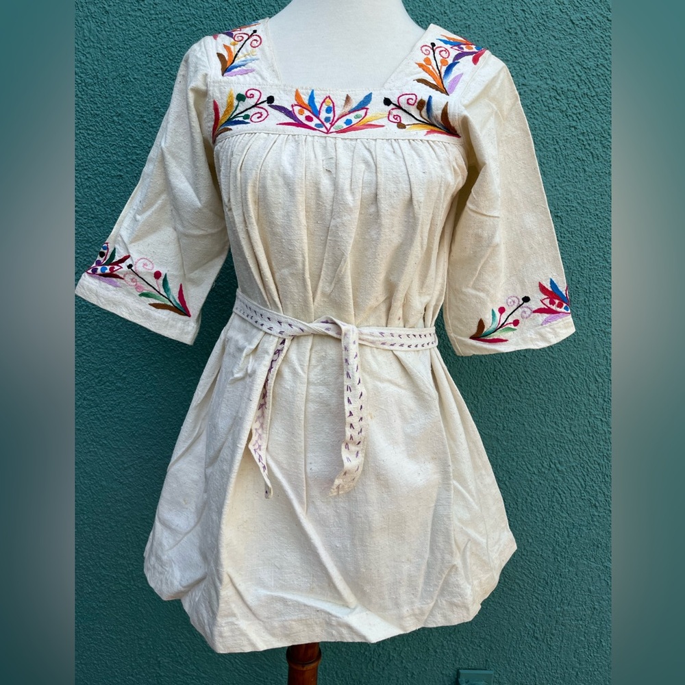 Handmade vintage boho floral embroidered dress / tunic from Guatemala
